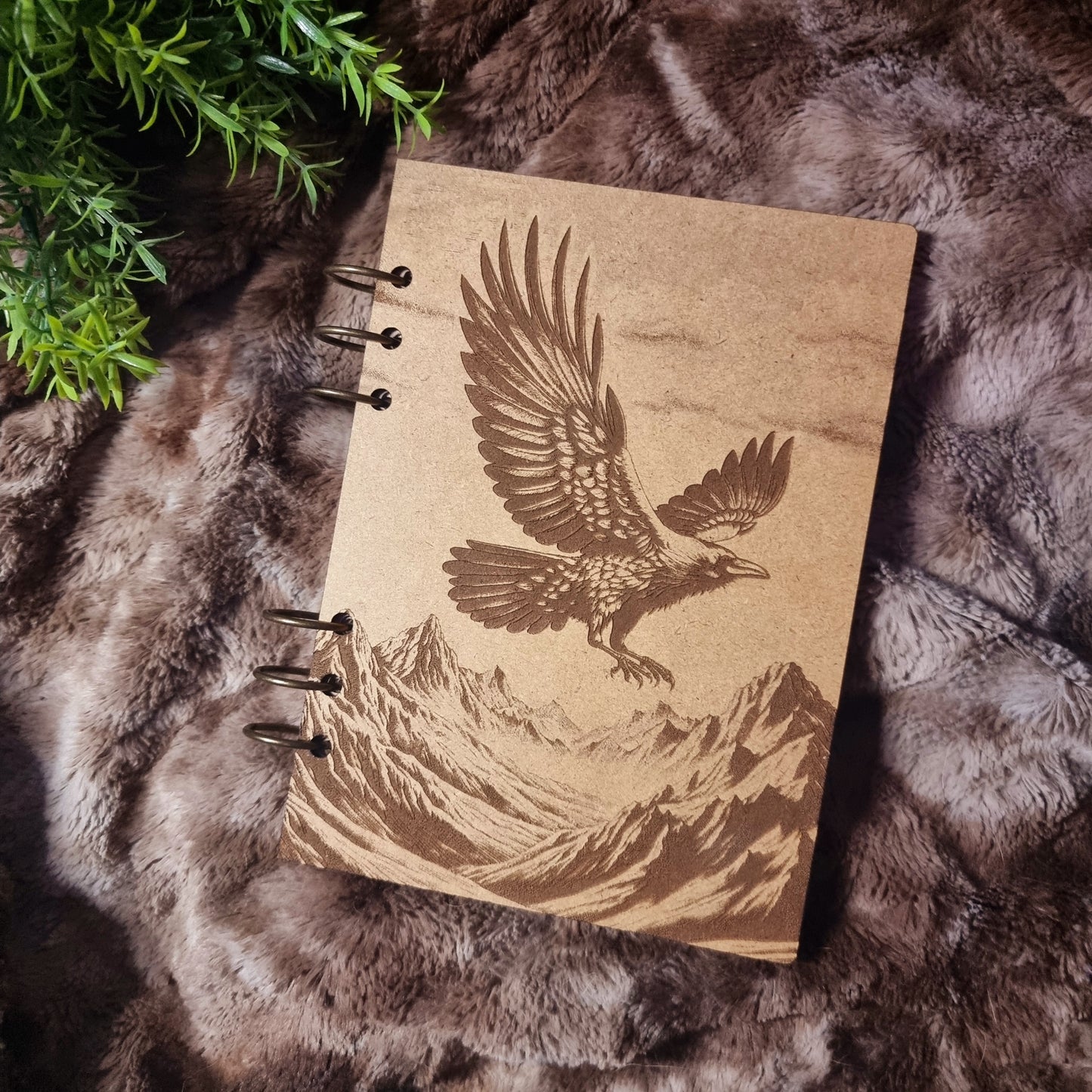 Carnet en bois Corbeau sur les montagnes