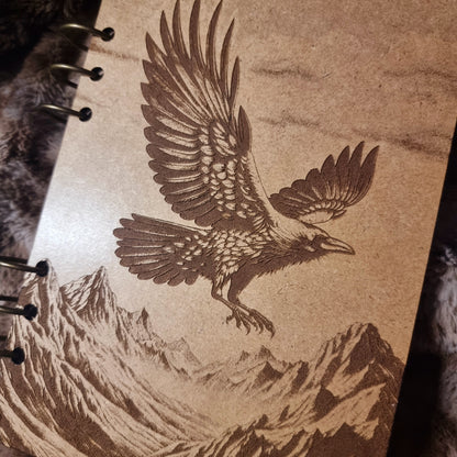 Carnet en bois Corbeau sur les montagnes