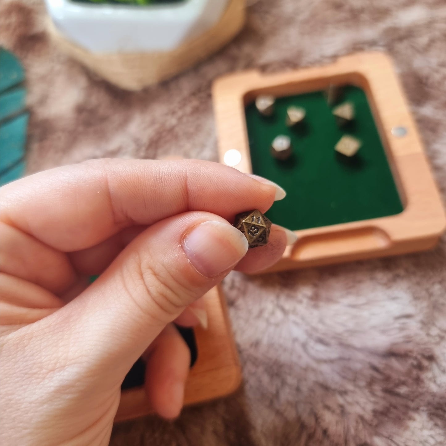 [DEFAUT] *Brulure/trou* Boite et piste à dés MINUSCULE avec dés inclus